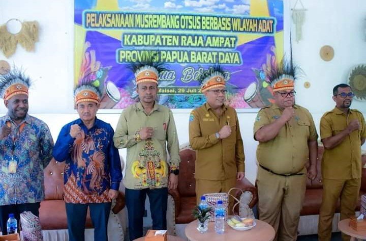 Ket: Pemerintah Provinsi Papua Barat Daya (PBD) melalui Badan Perencanaan Riset dan Inovasi Daerah (Bapperida) menggelar Sosialisasi Musrembang Berbasis wilayah Adat yang berlangsung di salah satu resort di Kota Waisai, Raja Ampat, Senin (29/7/2024).