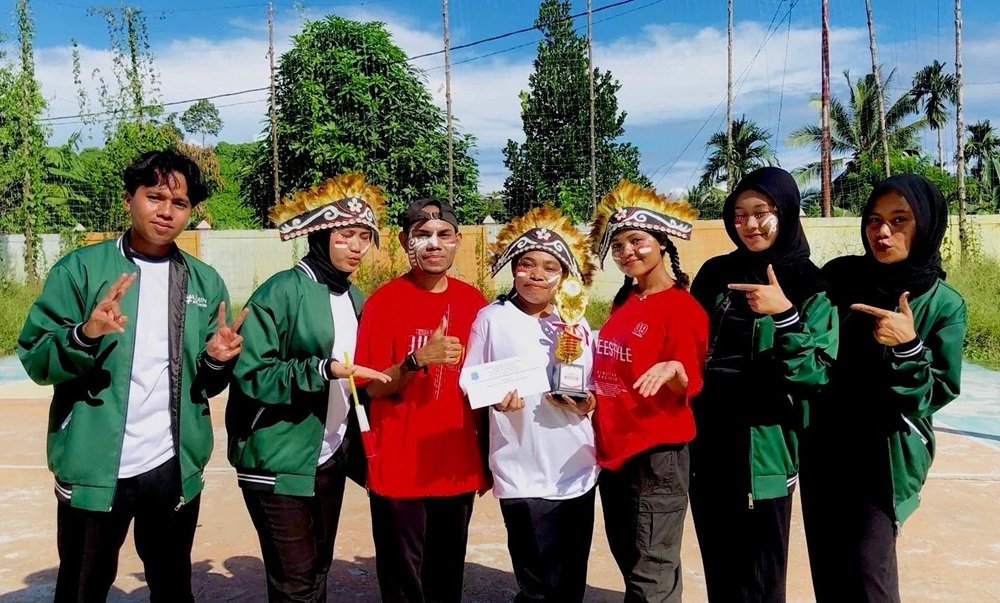 KET: Mahasiswa Unamin Sorong yang melaksanakan KKN di Kelurahan Bonkawir-Distrik Kota Waisai-Raja Ampat/R4News