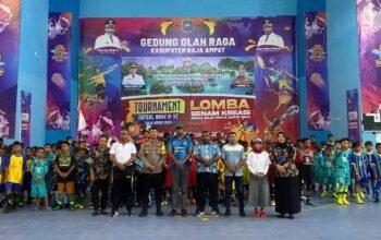 KET: Pemerintah Distrik Kota Waisai, Kabupaten Raja Ampat menggelar lomba futsal dan senam gerak maju Papua Barat guna memeriahkan Hari Ulang Tahun (HUT) Ke-79 Kemerdekaan Republik Indonesia tahun 2024/Dk