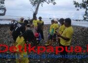 KET: Umat Lingkungan St. Aloysius Gonzaga, Stasi Mater Dei, Waisai-Raja Ampat menanam bibit mangrove di bibir pantai pelabuhan 300-Kelurahan Bonkawir-Raja Ampat, Minggu (16/3/2025)/Ft. Dok. Gereja Katolik Raja Ampat