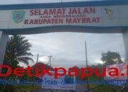 Kecewa Dengan Bupati dan Ketua KPU Maybrat, Keluarga Korban Pembunuhan Palang Jalan