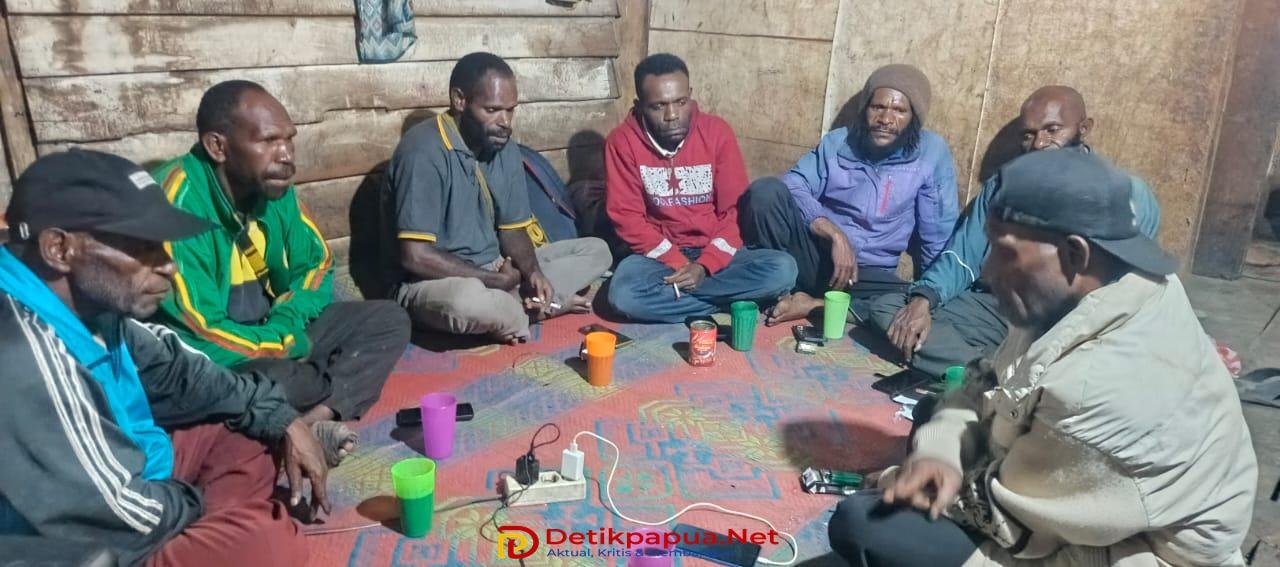 Ket: Rapat terbatas Tani Merdeka Papua Tengah bersama Ketua DPW Papua Tengah, Aser Yogi/foto: Jeri P. Degei
