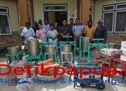 Masyarakat Adat Marga Ogoney Terima Bantuan Peralatan Pengelolaan Hasil Hutan dari Pemprov Papua Barat