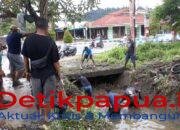 UPTD Lingkungan Raja Ampat Gelar Aksi Bersih Drainase Cegah Banjir di Waisai