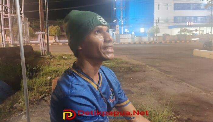 Dari Lapangan Bola ke Gerobak Pisang Lumpur, Imanuel Basna Bangkit di Kota Sorong