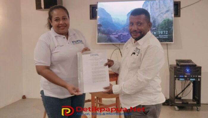 Terima SK Plt Ketua AFK, Santy Assem Siap Rangkul Semua Pegiat Futsal di Kabupaten Sorong