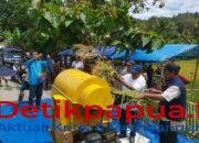 Legislator Zeth Kadakolo Hadiri Panen Perdana Padi di Kampung Malawor