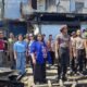 Wakil Ketua I DPR Papua Barat Daya Anneke Lieke Makatuuk Serahkan Bantuan Langsung ke Korban Kebakaran Klademak
