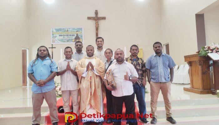 Hadiri Pentahbisan di Senopi, Ketua KNPI Tambrauw Sampaikan Proficiat untuk Pastor Selestinus Vion Momo