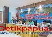 Ket: Bupati Raja Ampat, Orideko Iriano Burdam (kedua kanan) yang juga Ketua Umum Panitia Pelaksana Konsultasi Nasional XIX Forum Komunikasi Pria Kaum Bapak PGI tahun 2026 didampingi Sekretaris Panitia, Alfred Suruan, S.STP (kanan), Wakil Ketua I, Nikodemus Mayor, S.Pd, Gr (ketiga kanan) dan Wakil Ketua II Oscar Sauyai (keemat dari kanan) memimpin rapat persiapan panitia KONAS XIX FK PKB PGI tahun 2026 yang berlangsung di Aula Wayag Kantor Bupati Raja Ampat, Jumat (17/7/2026)/dok. RajaAmpatNews.Com