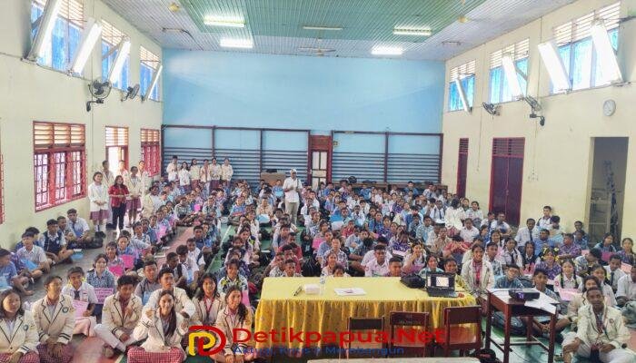 Sekretaris Eksekutif YPPK-KMS Hadiri MPLS SMA YPPK Santo Agustinus Sorong, Tekankan Karakter, Disiplin, dan Kepedulian Lingkungan