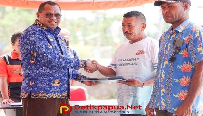 Pemkab Raja Ampat Salurkan Bantuan bagi Korban Puting Beliung, Bupati Ingatkan Warga Waspada Cuaca Ekstrem