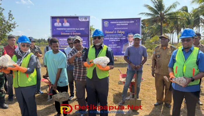 Bupati Raja Ampat Letakkan Batu Pertama Pembangunan Kampung Nelayan Merah Putih, Tiga Kampung Jadi Lokasi Awal