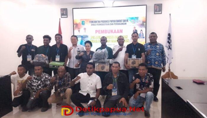 Disperindag PBD Gelar Pelatihan Las Baja Ringan, Bekali 10 OAP Dengan Keterampilan dan Peralatan Kerja